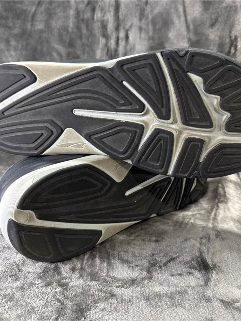 Altra Paradigm 5 Men’s Cushion Running Shoes - Gray & Charcoal - Picture 6 of 7